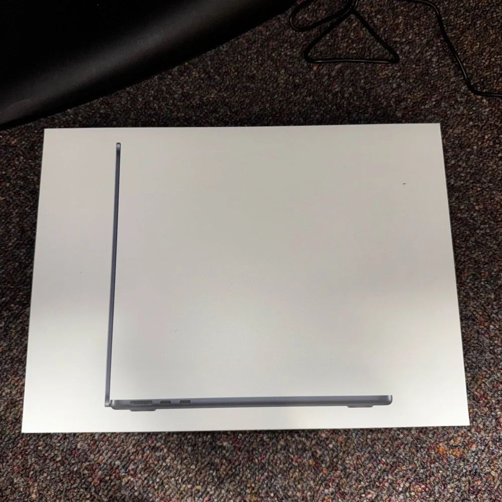 Apple MacBook 2022 M2 chip